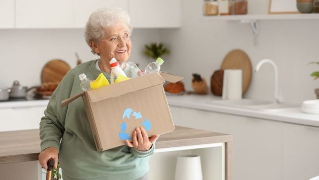 Reciclar personas mayores