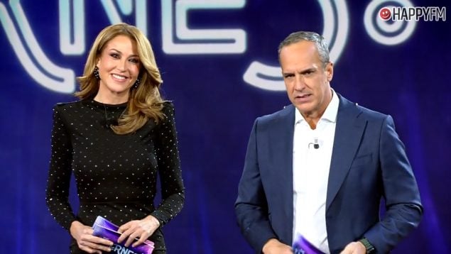 Bea Archidona y Santi Acosta, presentadores de De Viernes. (Mediaset)
