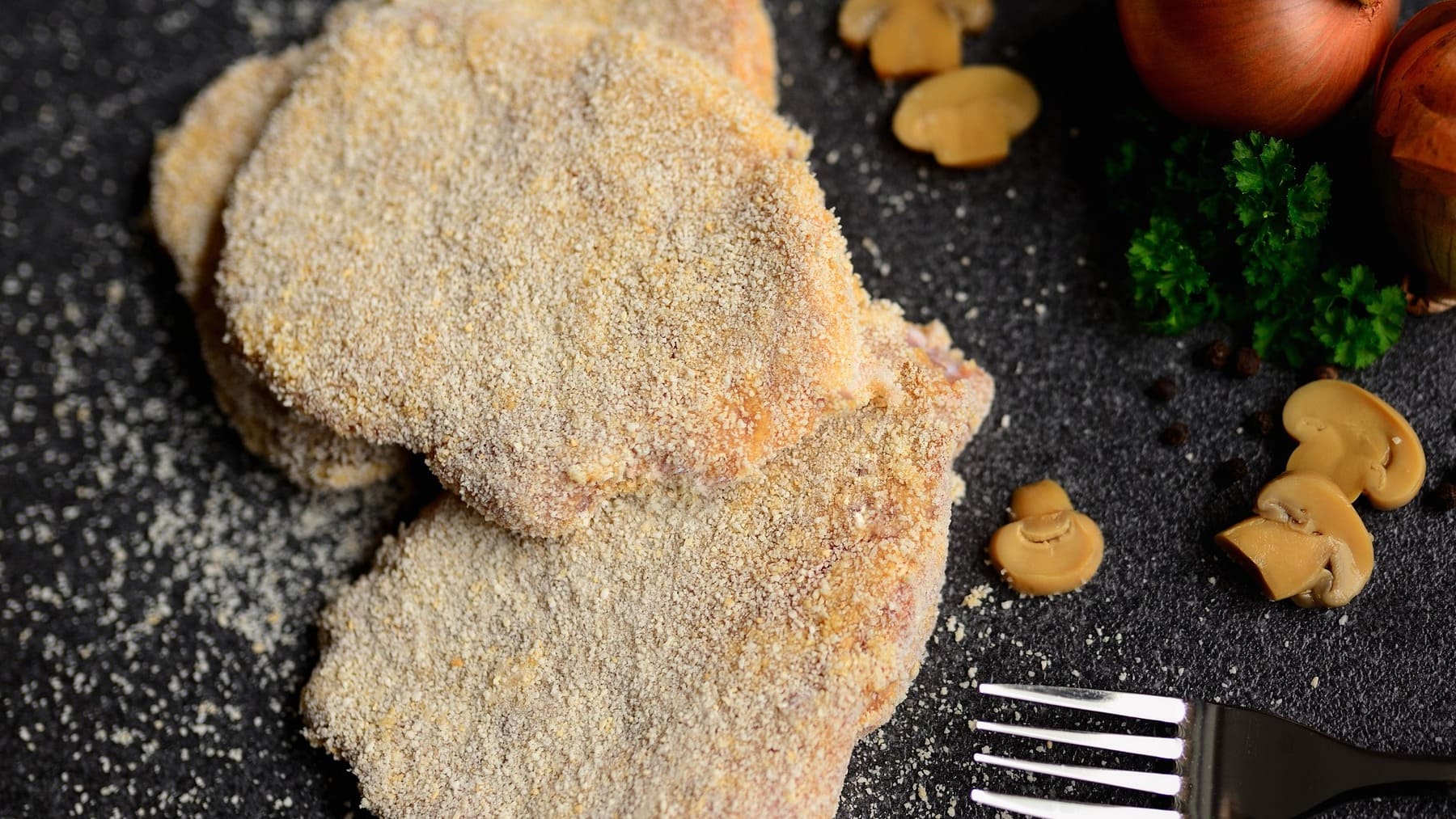 El antiquísimo truco de las abuelas españolas para que los filetes empanados queden más blandos y más crujientes
