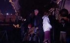 Richard Gere enciende el árbol de Navidad en Murcia y se marcha a oscuras por un apagón en la plaza