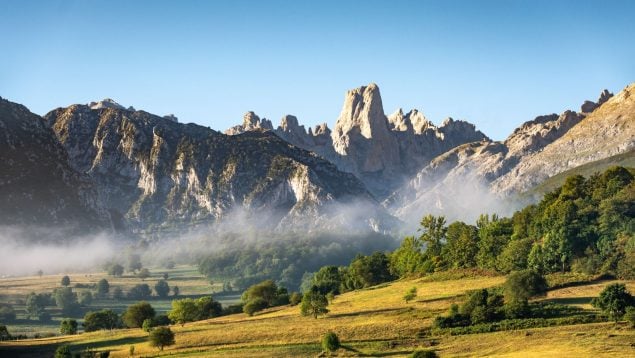 España tiene la suerte de contar con montañas espectaculares. En la imagen, el Naranjo de Bulnes, en los Picos de Europa (Asturias).