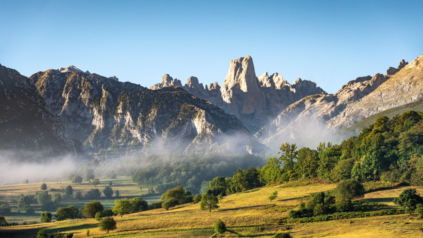 España tiene la suerte de contar con montañas espectaculares. En la imagen, el Naranjo de Bulnes, en los Picos de Europa (Asturias).