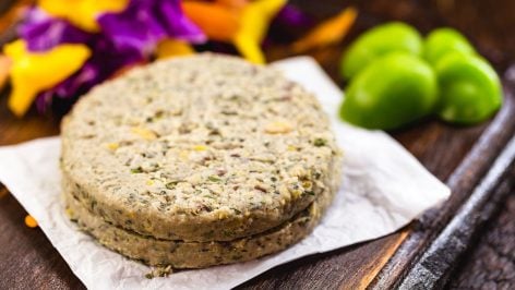 Las hamburguesas vegetales se han convertido en un producto estrella entre los alimentos veganos.