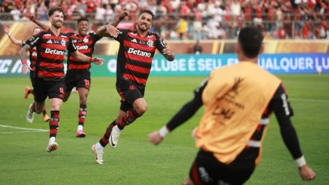Danilo celebra el gol que le da el título a Flamengo. (Getty)