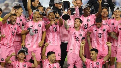 Messi levanta el título de la MLS. (EFE)