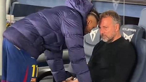 Raphinha y Flick. (DAZN)