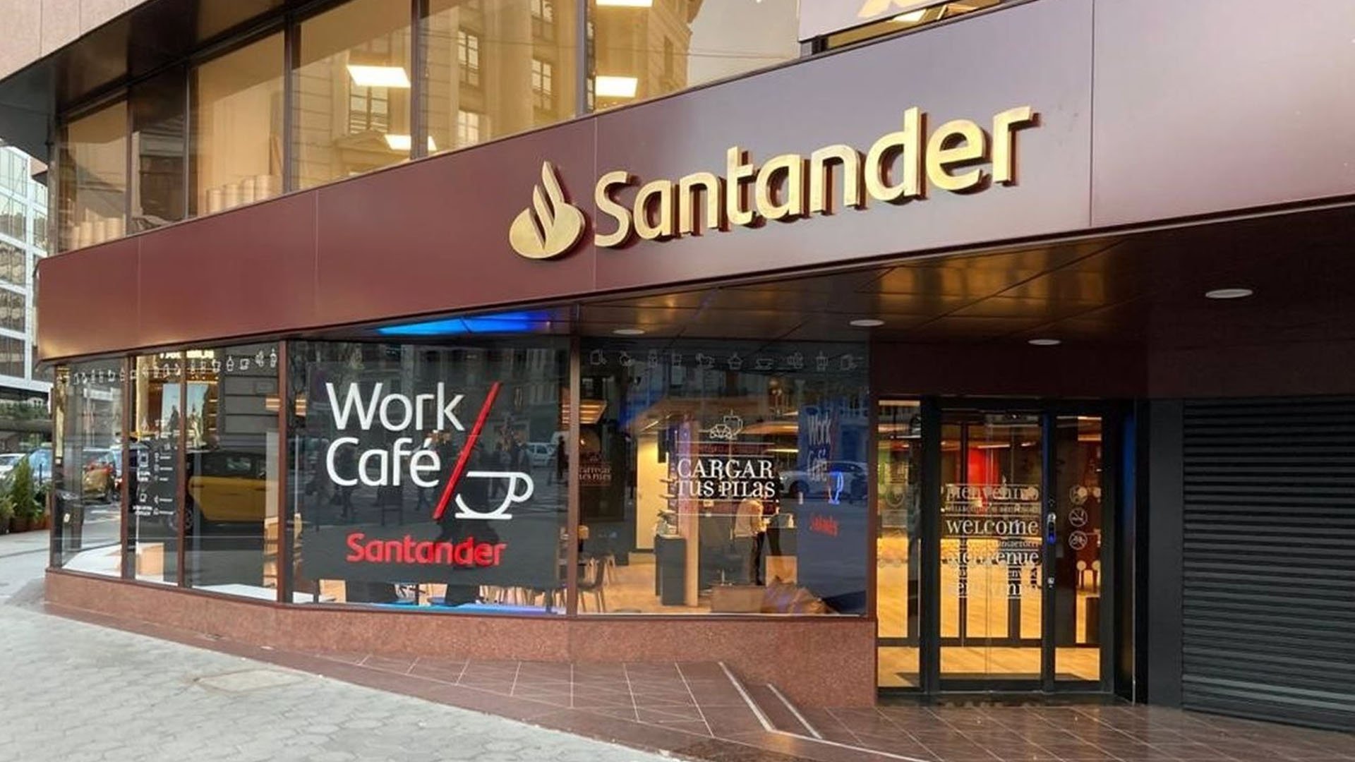 Santander traslada las oficinas VIP de banca privada en Madrid y manda a todos los clientes a Recoletos