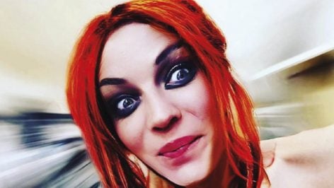 Sheila Devil en su vivienda de Madrid. (Foto: Instagram)