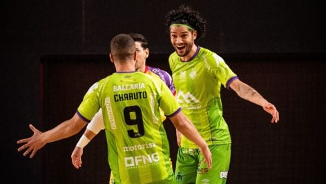 Charuto, Muller y Lucao celebran la victoria.