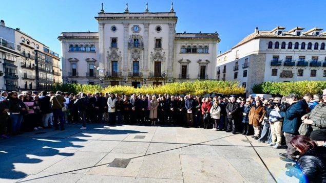 Concentración de los tres minutos de silencio por las dos adolescentes fallecidas en Jaén.