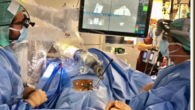 Madrid, pionera: primera cirugía robótica de escoliosis en un menor en España