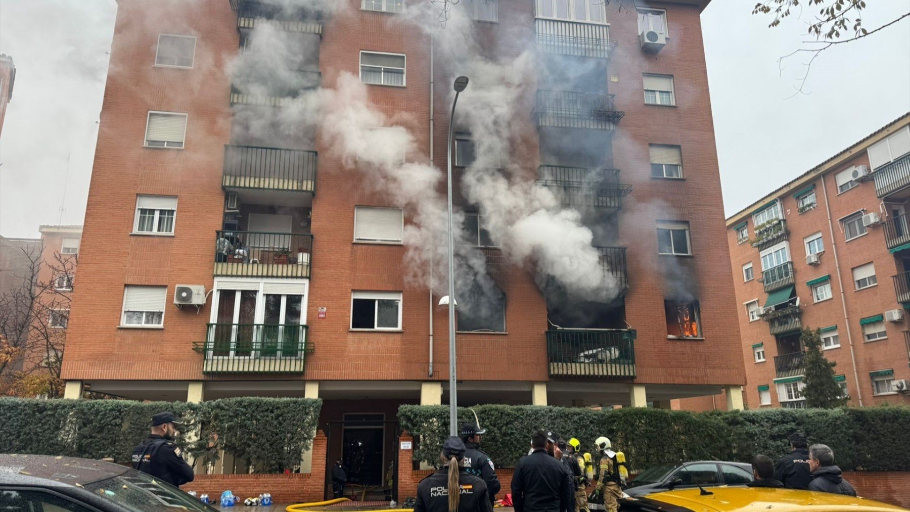 Una explosión de gas provoca un incendio y deja 9 hospitalizados, incluidos 2 policías y un bebé, en Toledo