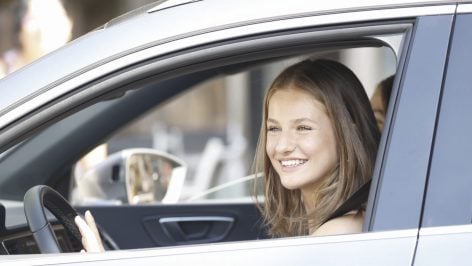 La princesa Leonor conduciendo. (Foto: Gtres)