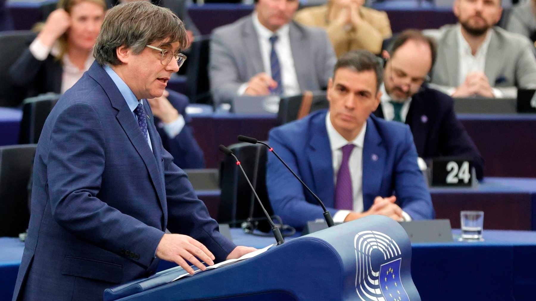 Sánchez se arrodilla ante Puigdemont para seguir en Moncloa: aprobará varias medidas que pidió Junts