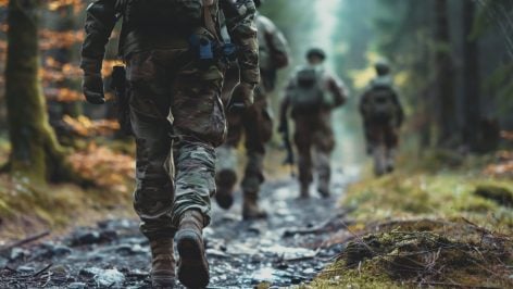 La mili regresa en varios países