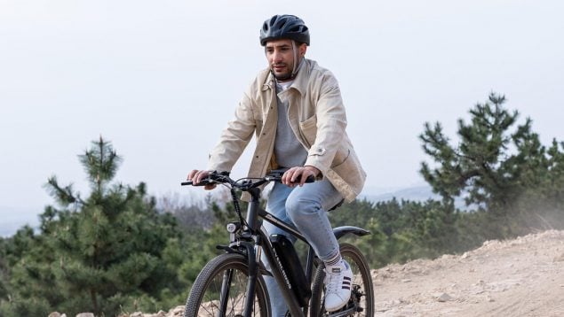 La bicicleta eléctrica Evercross que vende Decathlon.