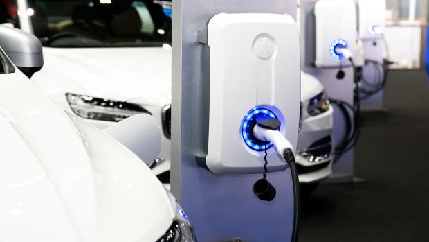 El Gobierno anuncia las ayudas a la compra de coches eléctricos pero aún no sabe cómo las va a gestionar