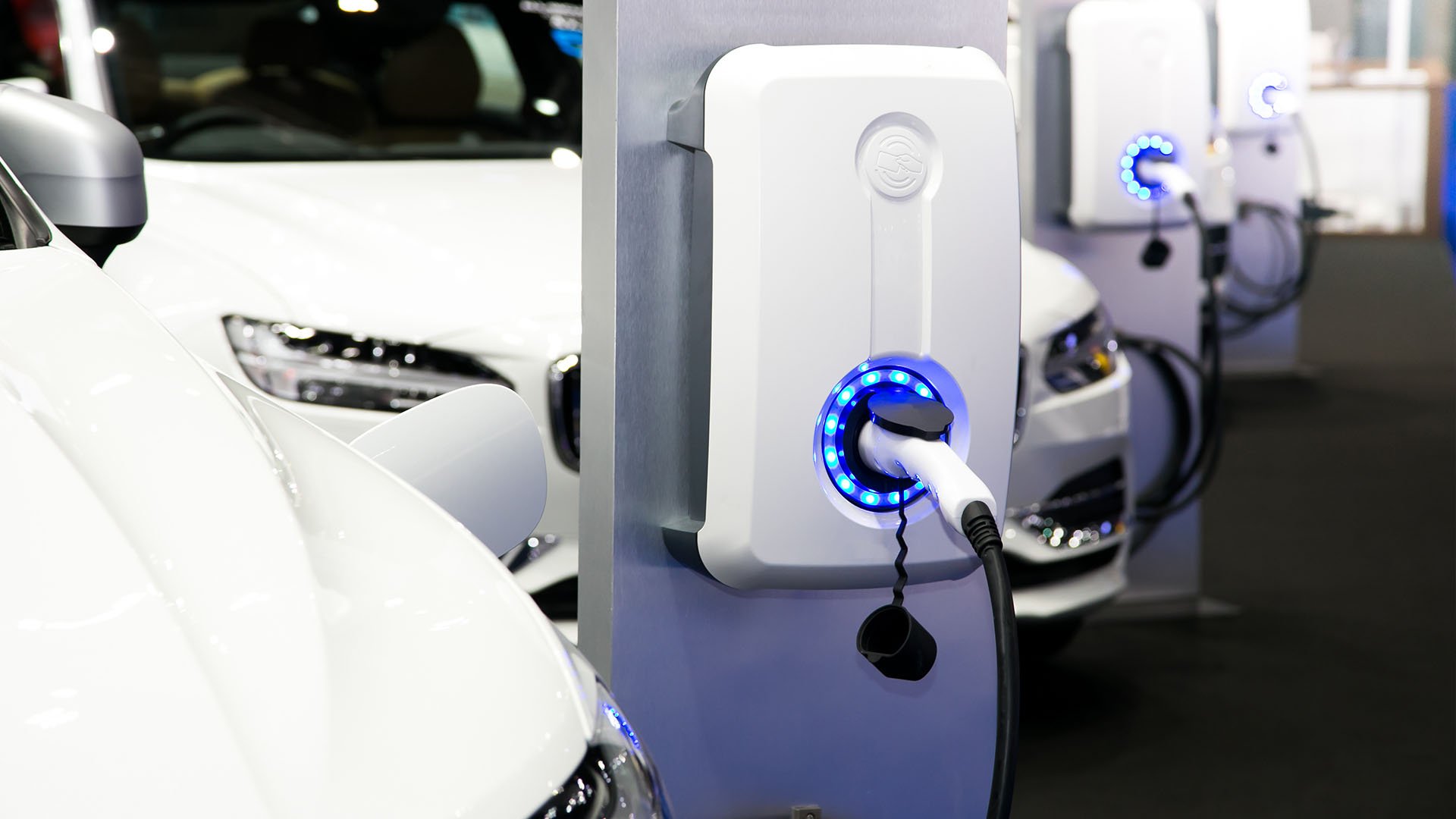 El Gobierno anuncia ayudas a la compra de coches eléctricos pero aún no sabe cómo las va a gestionar