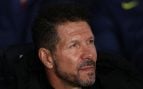 Diego Pablo Simeone, en el banquillo del Camp Nou.