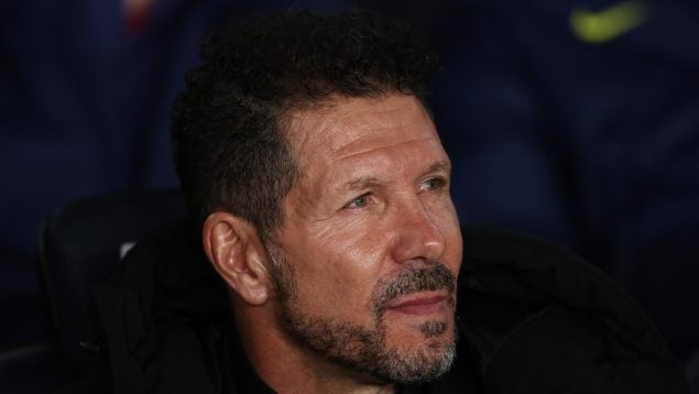 Diego Pablo Simeone, en el banquillo del Camp Nou.