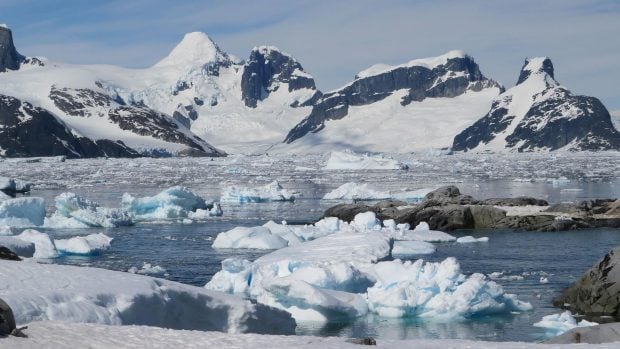Deshielo en la Ant&aacute;rtida, descubrimiento cient&iacute;fico demuestra que la Ant&aacute;rtida puede volver a colapsar, colapso de la Ant&aacute;rtida hace 9.000 a&ntilde;os, calentamiento global y destrucci&oacute;n del ant&aacute;rtico, Ant&aacute;rtida puede desaparecer.