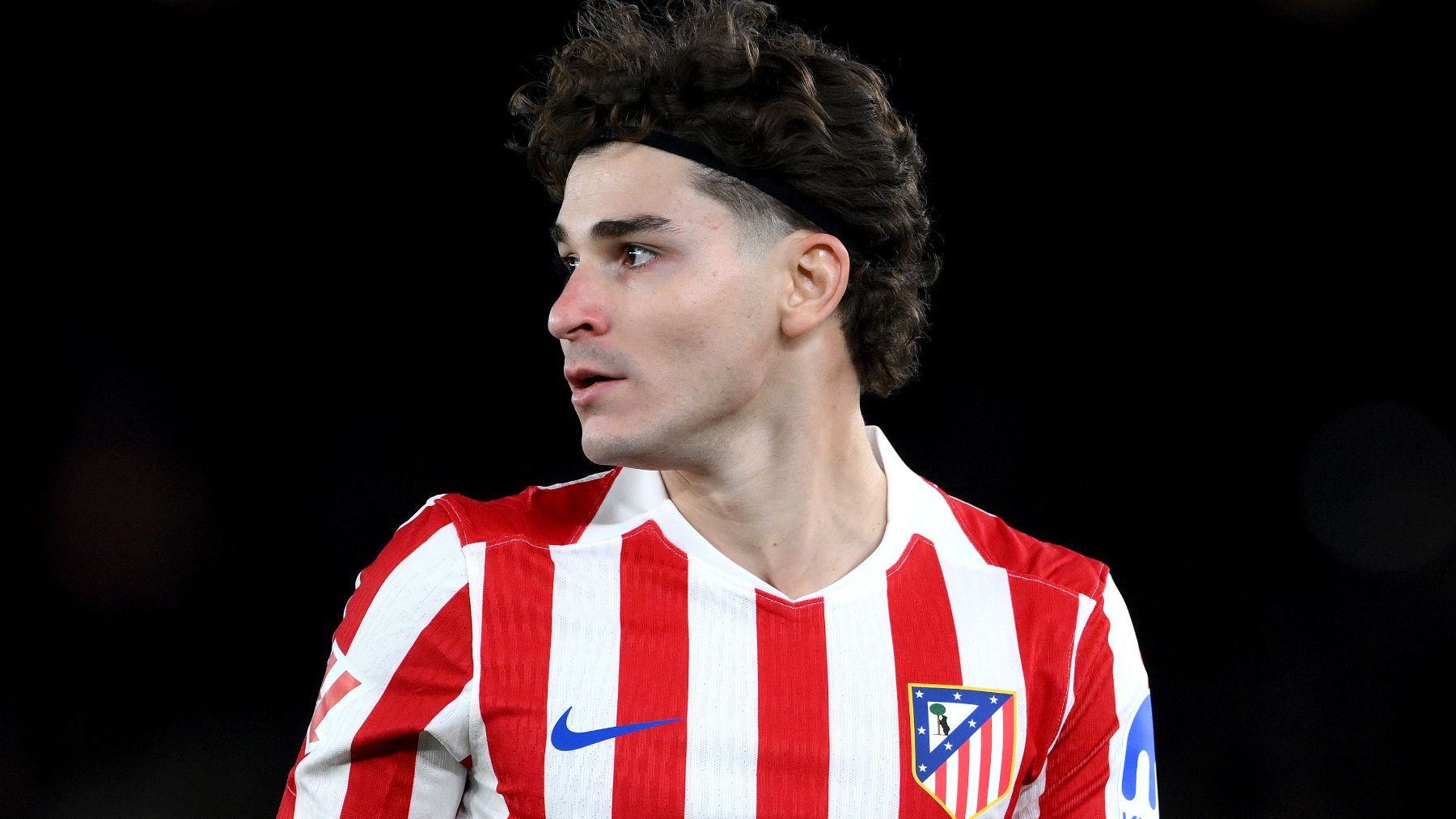 La desaparición Julián Álvarez en el Camp Nou en mitad de los rumores de que se va al Barcelona