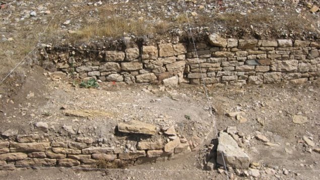 Encuentran un cráneo en una muralla del yacimiento de La Loma en Palencia, hallazgo arqueológico de la resistencia contra el Imperio Romano, descubrimiento arqueológico contra imperio Romano, hallazgo arqueología resistencia cántabra a Roma.