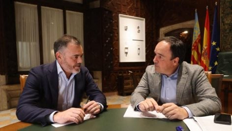 Pérez Llorca con el nuevo vicepresidente tercero y conseller de Presidencia, José Díez, este miércoles.