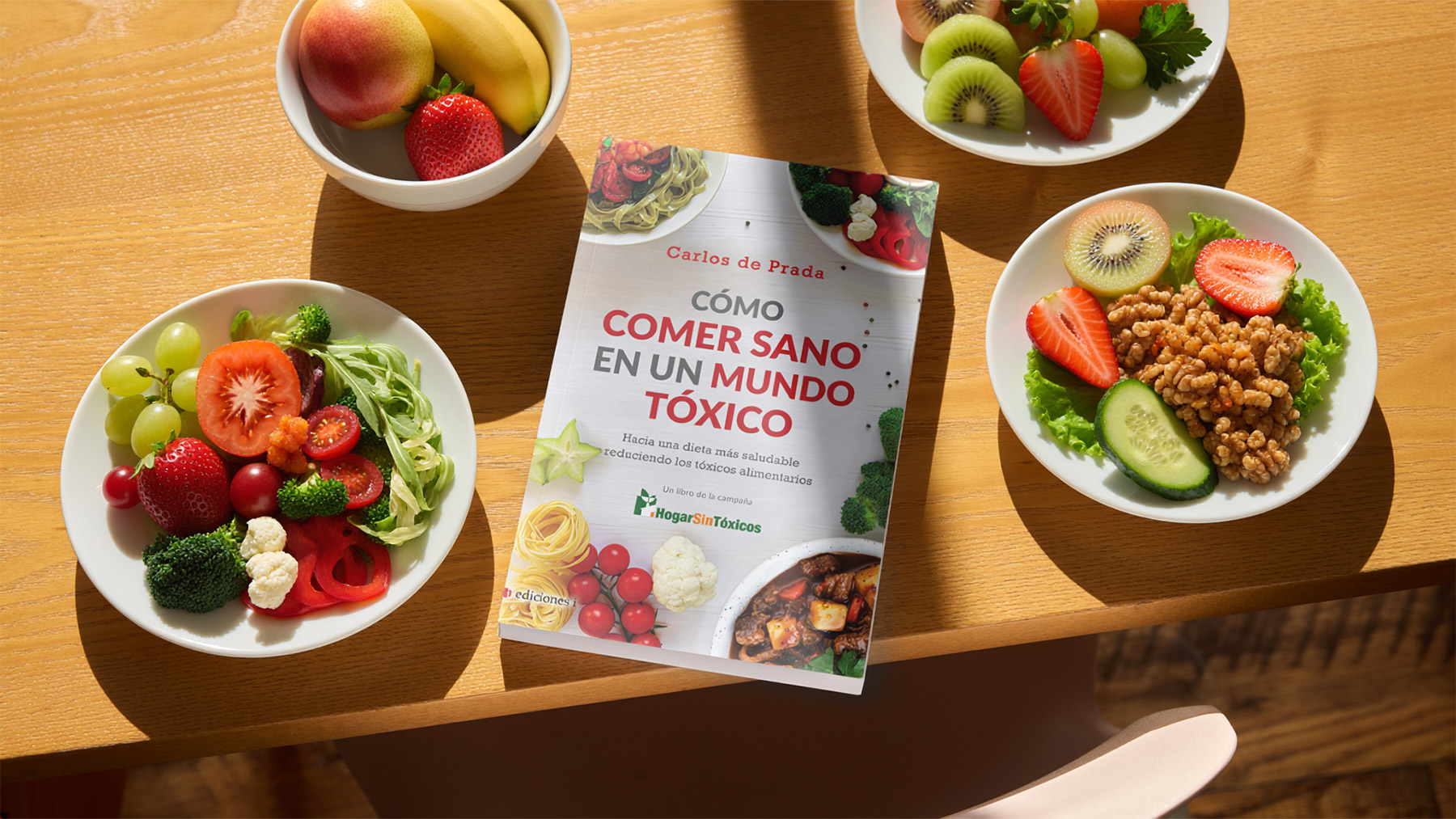 A lo largo de más de 700 páginas, el libro desgrana con detalle qué tóxicos están presentes en nuestra alimentación, cómo llegan hasta ahí y qué podemos hacer para ingerir menos contaminantes.