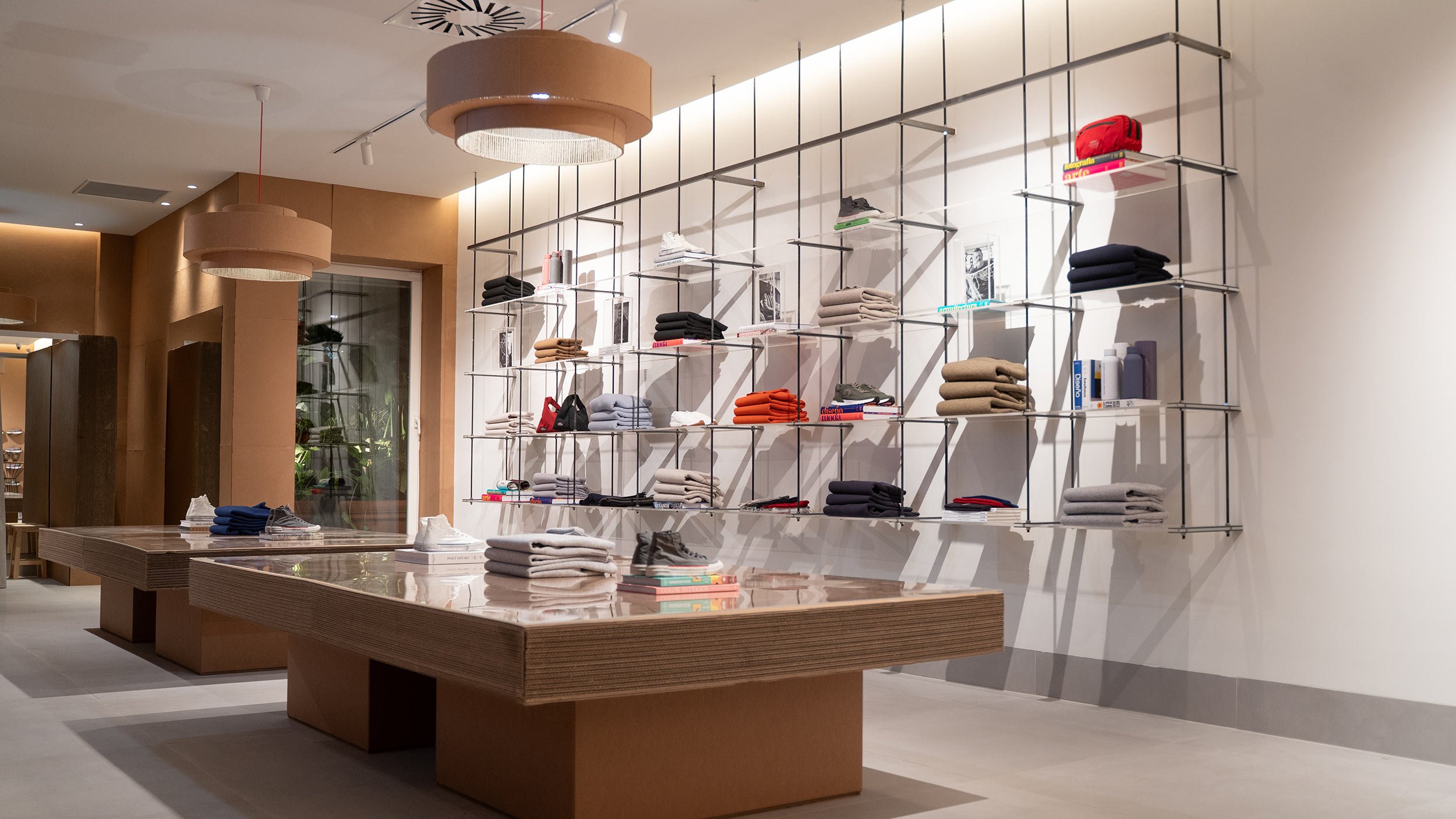 El uso de cartón ondulado garantiza una circularidad real y efectiva de los recursos, siendo un material sostenible, ya que procede de bienes naturales, renovables y biodegradables.