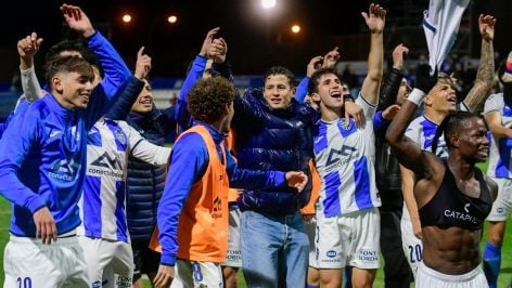 El Atlético Baleares celebra su pase a dieciseisavos de la Copa. (EFE)