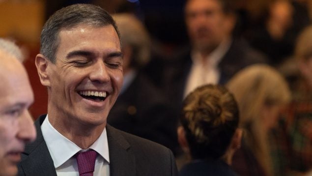 Pedro Sánchez riéndose