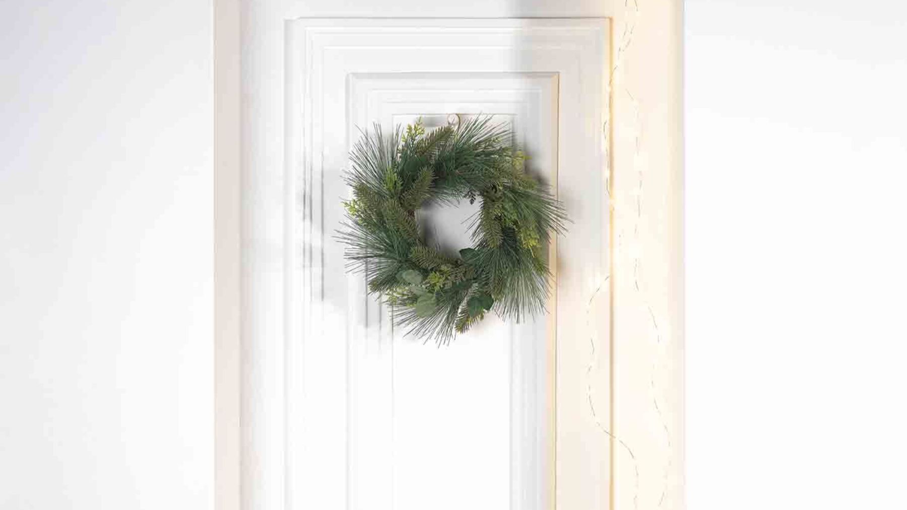 Colas en Lidl para conseguir la corona de Navidad que todos quieren: es frondosa y barata