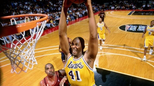 Elden Campbell, con los Lakers.