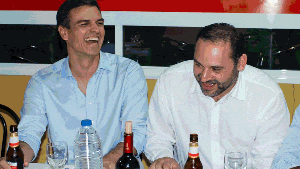 El álbum de fotos de Sánchez con presidiarios, imputados y acosadores sexuales que ahora no conoce