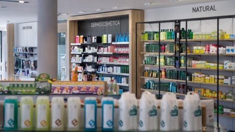 Imagen del interior de la zona de parafarmacia donde los ladrones se llevaban los productos.