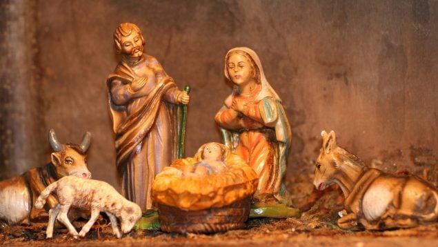 Costumbre navideña de la posguerra en España, costumbres de Navidad en posguerra de España, tradiciones de la posguerra, misa del gallo en España, Nochebuena en España y tradiciones.