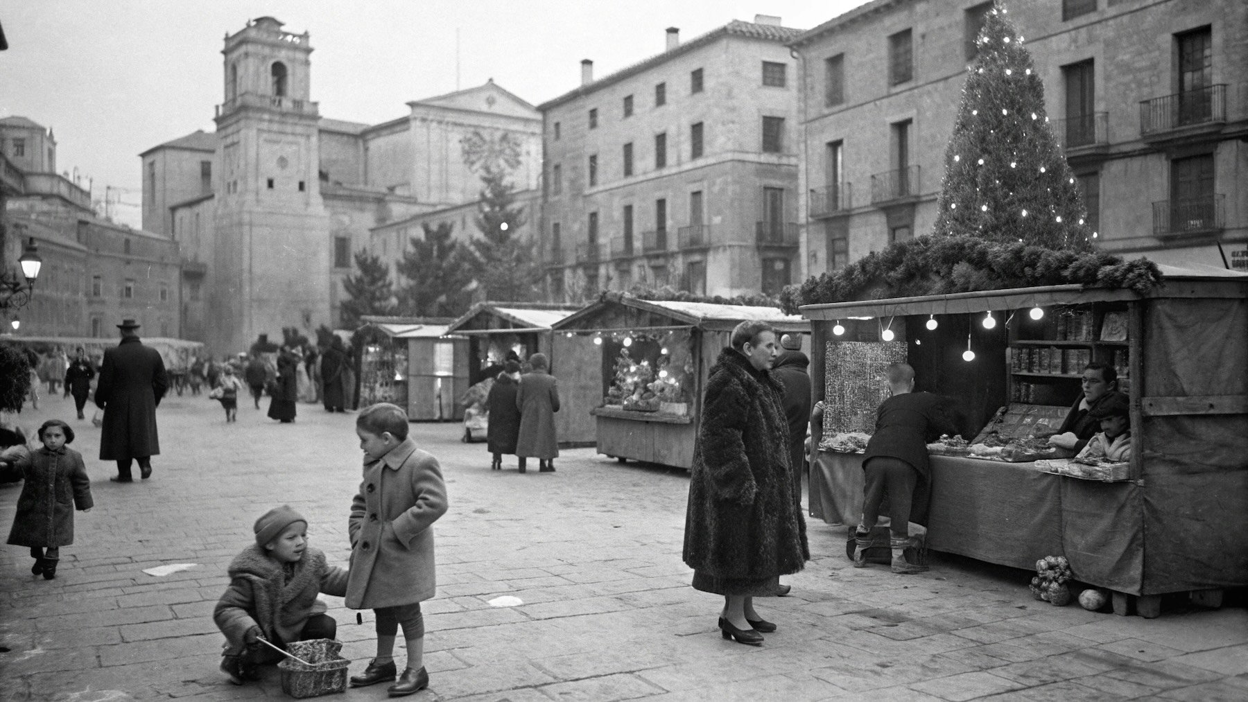Recreación de familias y niños en un mercado navideño de la posguerra española.