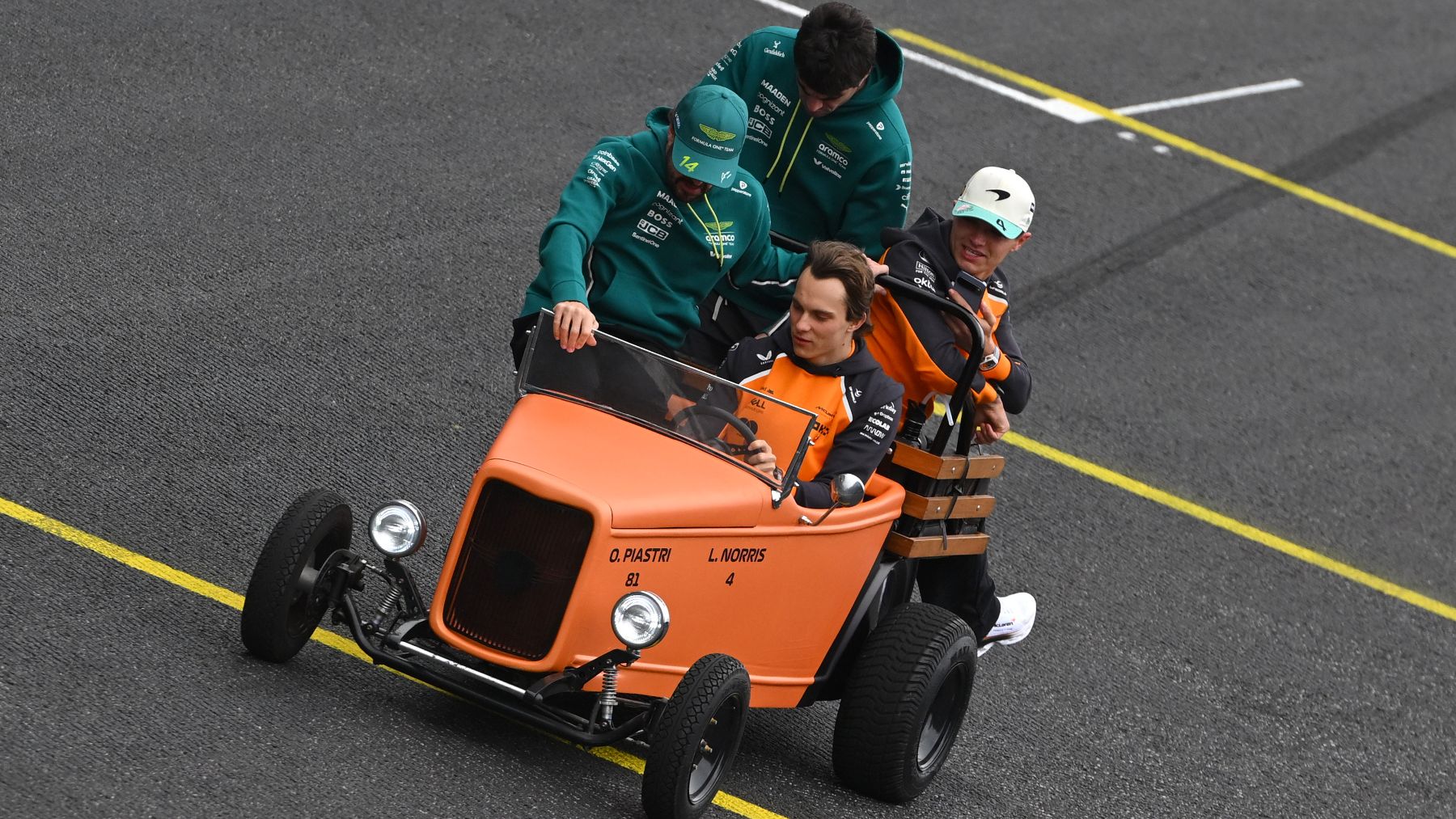 Fernando Alonso confía en que Aston Martin replique en 2026 el ascenso meteórico de McLaren
