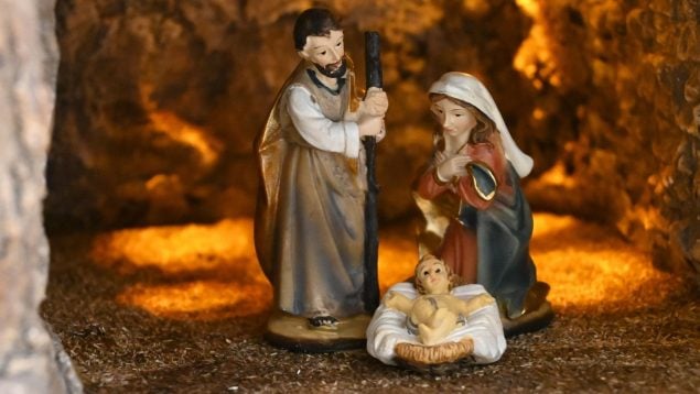 Tradiciones navideñas de la posguerra española, cómo era la Navidad en la posguerra de España, nacimientos navideños en la posguerra, celebración Navidad años 40 en España, belén de la posguerra española, trucos para montar un nacimiento casero de los abuelos.