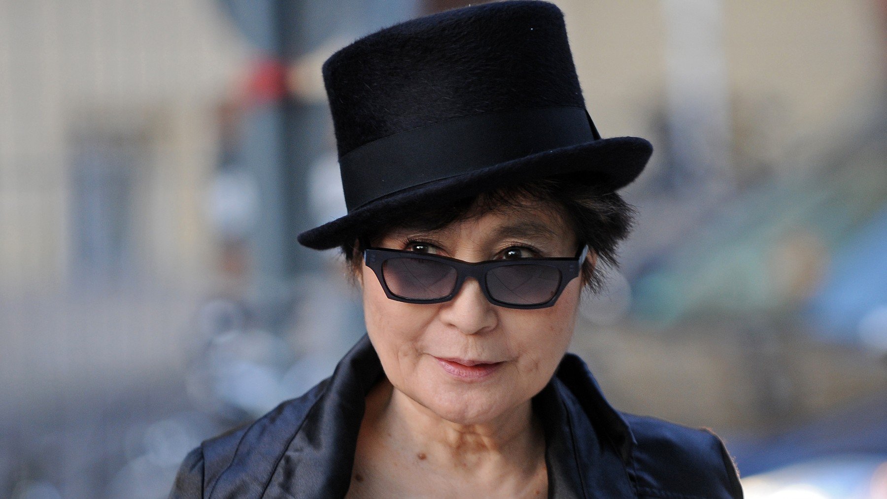 La artista Yoko Ono.