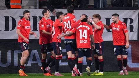 Los jugadores de Osasuna celebran el gol de Víctor Muñoz. (Getty)