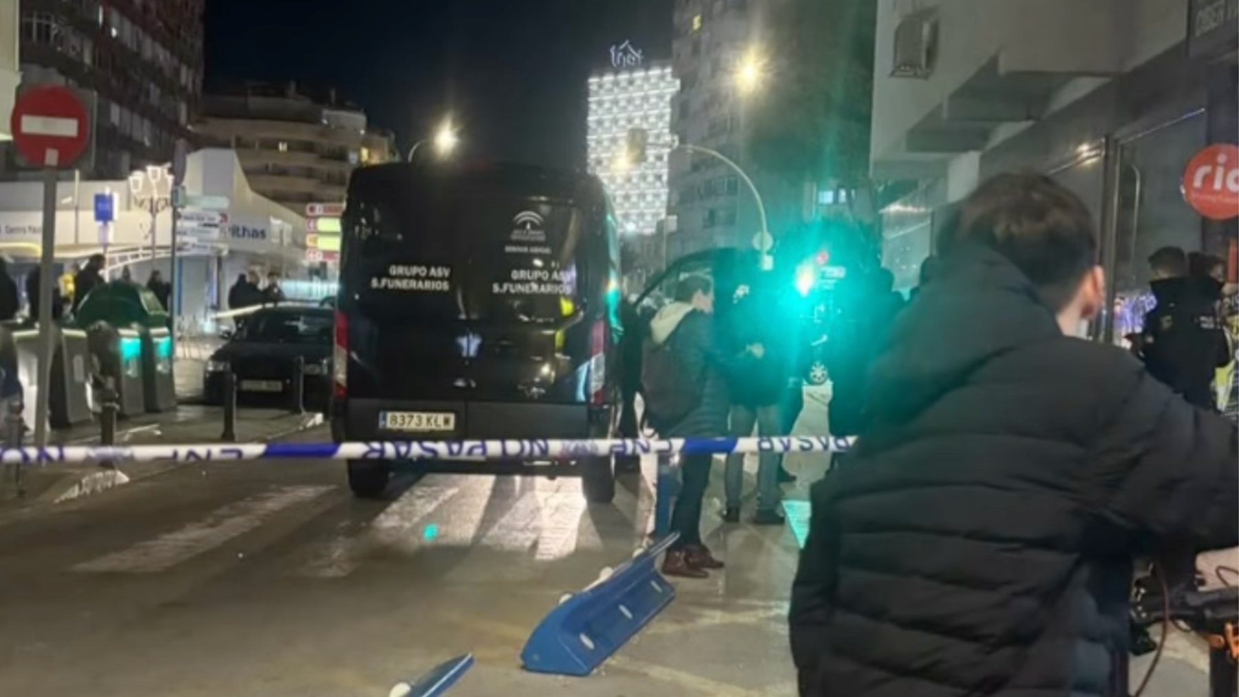 Servicios funerarios en el lugar de los hechos. (@torremolinos.sequeja)