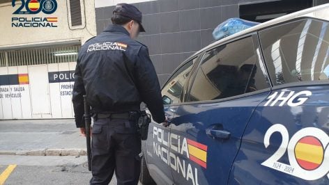 Momento de la llegada del violento argelino a dependencias de la Policía Nacional.