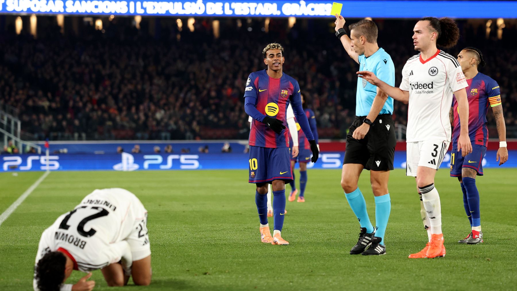 Lamine Yamal tras ver una amarilla en Champions. (Getty)