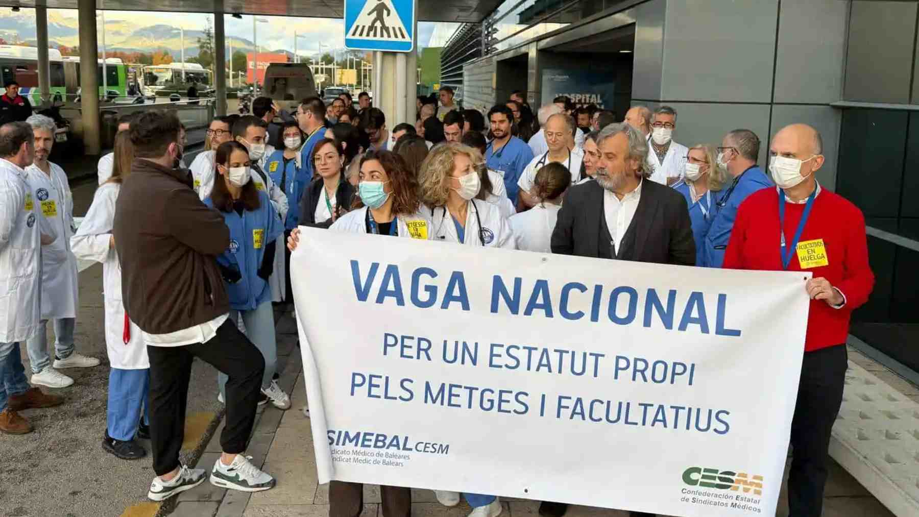 Seguimiento masivo en Baleares de la huelga de médicos contra las políticas de sanidad del Gobierno