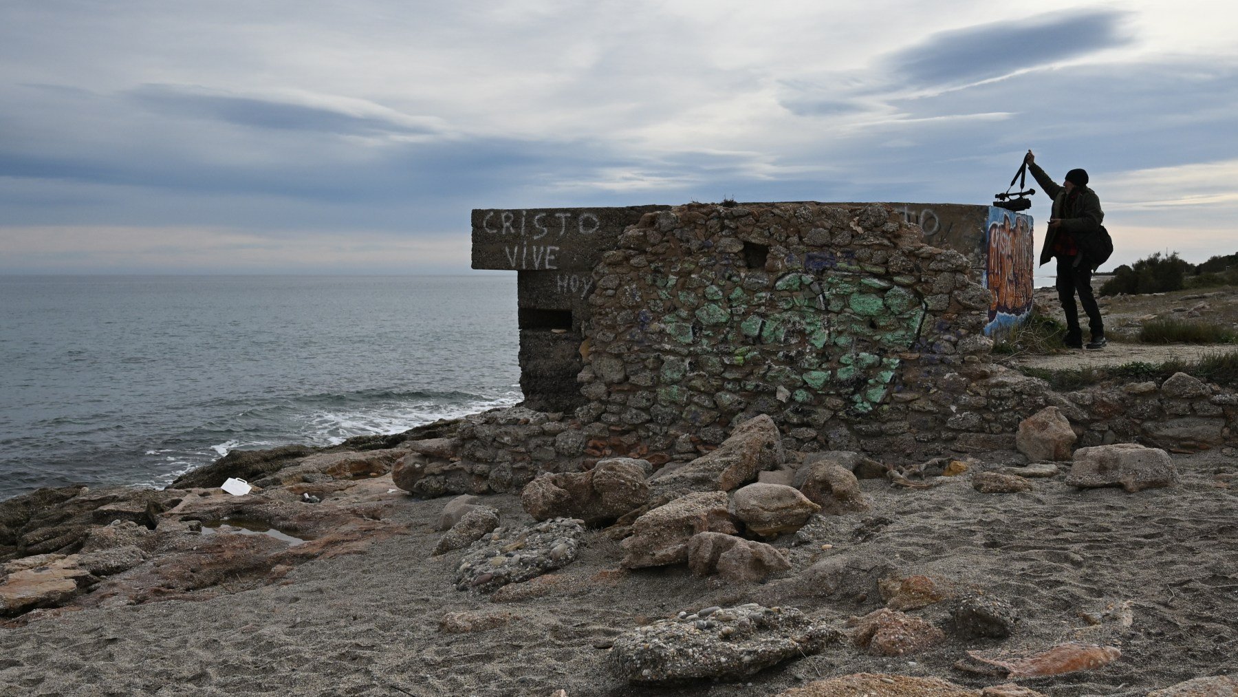 Búnker de la playa de Garrucha donde se encontró el cadáver. (Efe)
