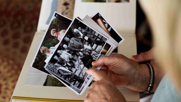 El recuerdo más valioso no está en el móvil: por qué 2026 será el año de los fotolibros