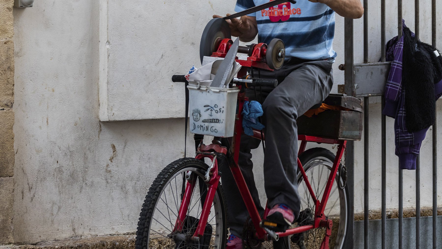 El oficio de toda la vida indispensable en la posguerra española: aún no ha desaparecido del todo en España