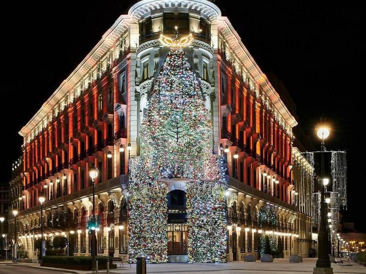 Ya hay fecha para el encendido del árbol de Navidad del Four Seasons: la razón por la que ha tardado tanto